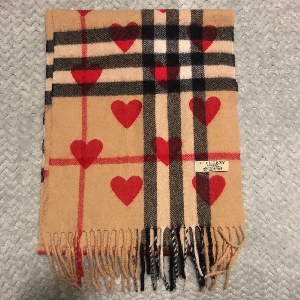 Burberry camel red heart scarf, 100% cashmere - Picture 3 of 3
